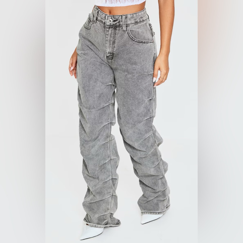 PRETTYLITTLETHING PETITE WASHED GREY RUCHED STRAIGHT LEG DENIM JEANS